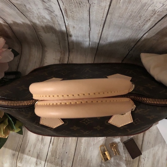 Louis Vuitton Alma - Picture 3 of 11